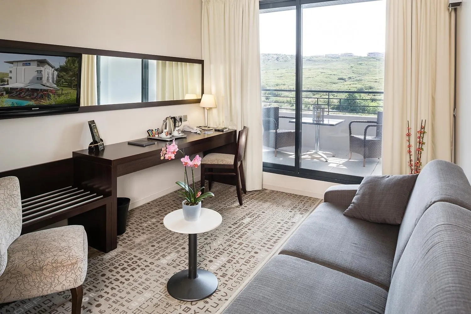 Mercure Aix-En-Provence La Duranne Gare Tgv Hotel