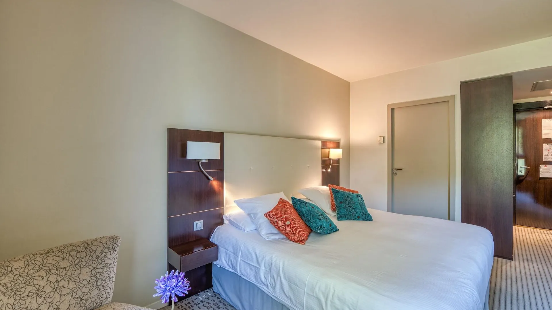 **** Hotel Mercure Aix-En-Provence La Duranne Gare Tgv Francia