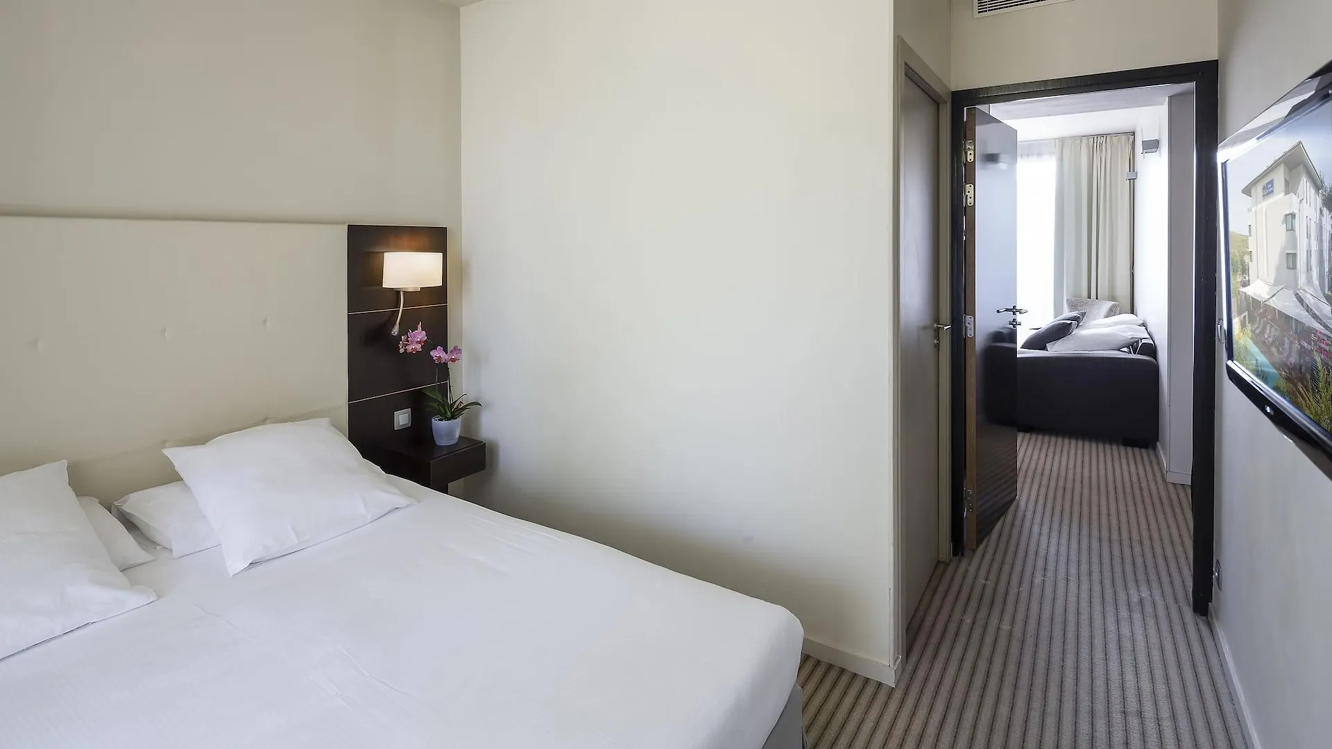 Mercure Aix-En-Provence La Duranne Gare Tgv Hotel