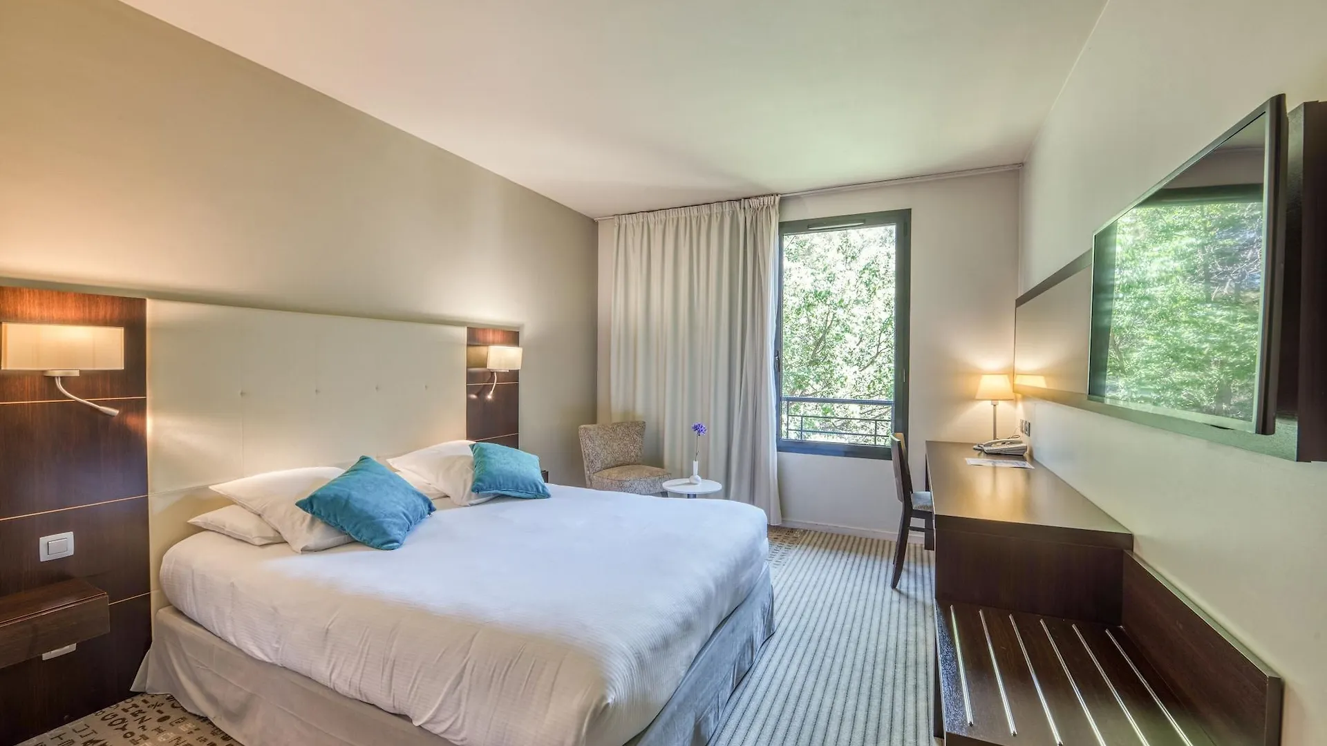 Hotel Mercure Aix-En-Provence La Duranne Gare Tgv
