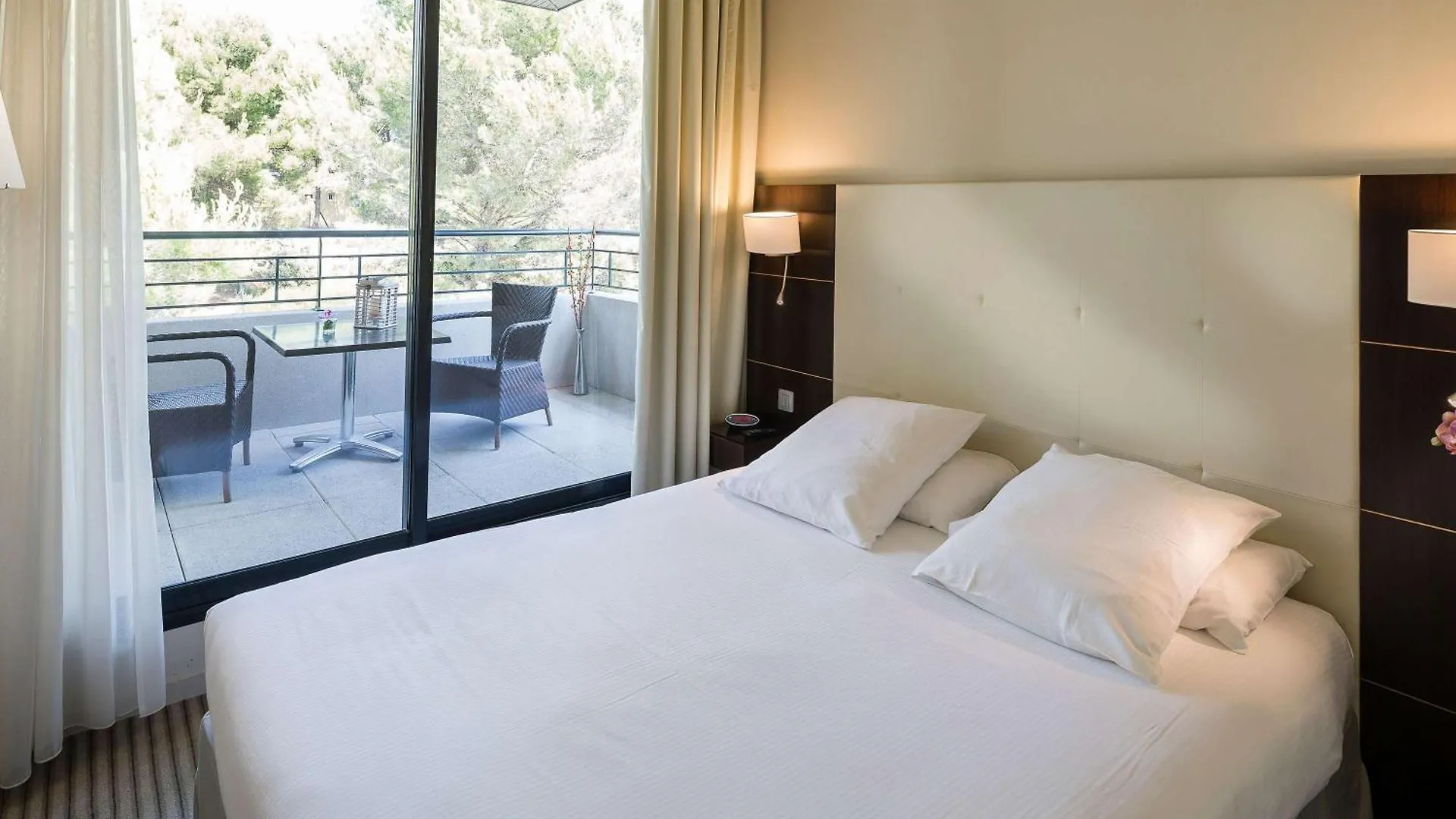 Hotel Mercure Aix-En-Provence La Duranne Gare Tgv
