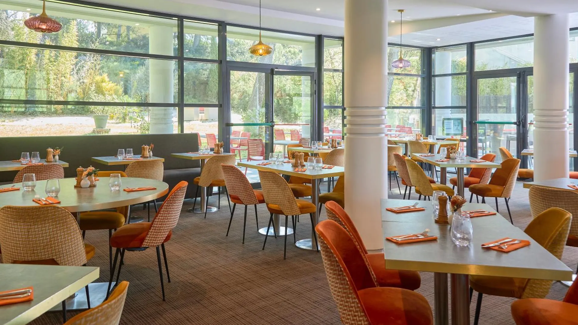 Mercure Aix-En-Provence La Duranne Gare Tgv 4*,
