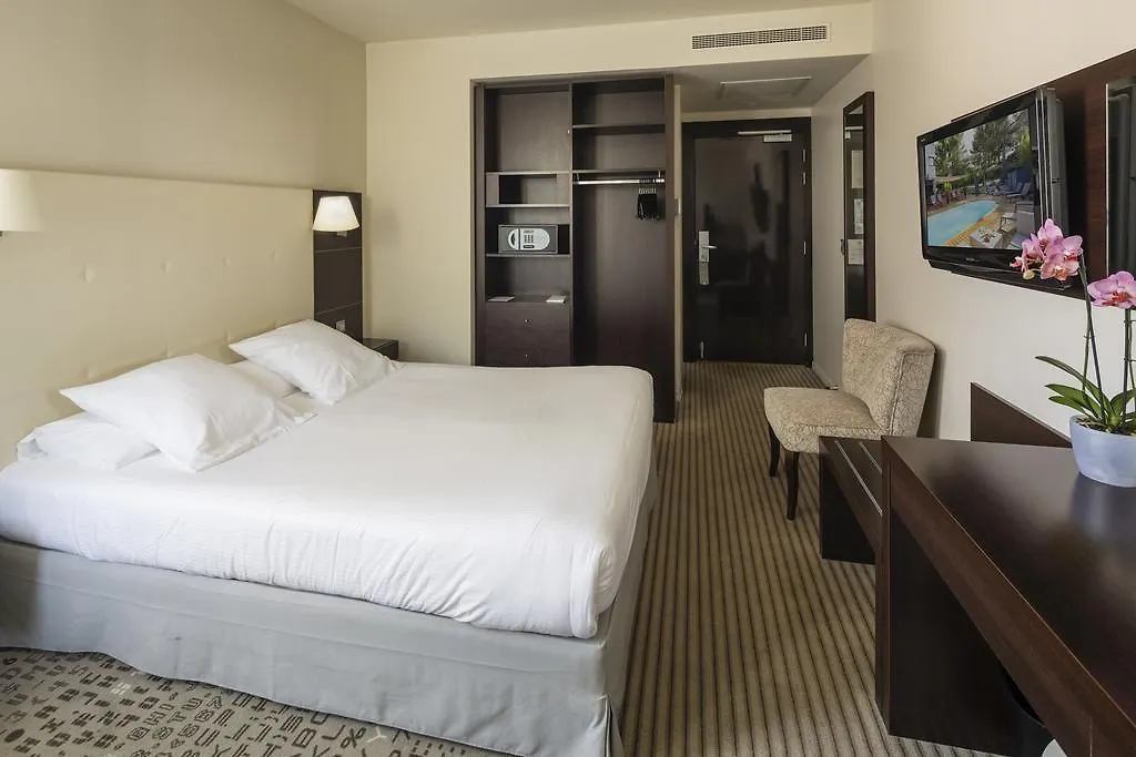 Mercure Aix-En-Provence La Duranne Gare Tgv Hotel