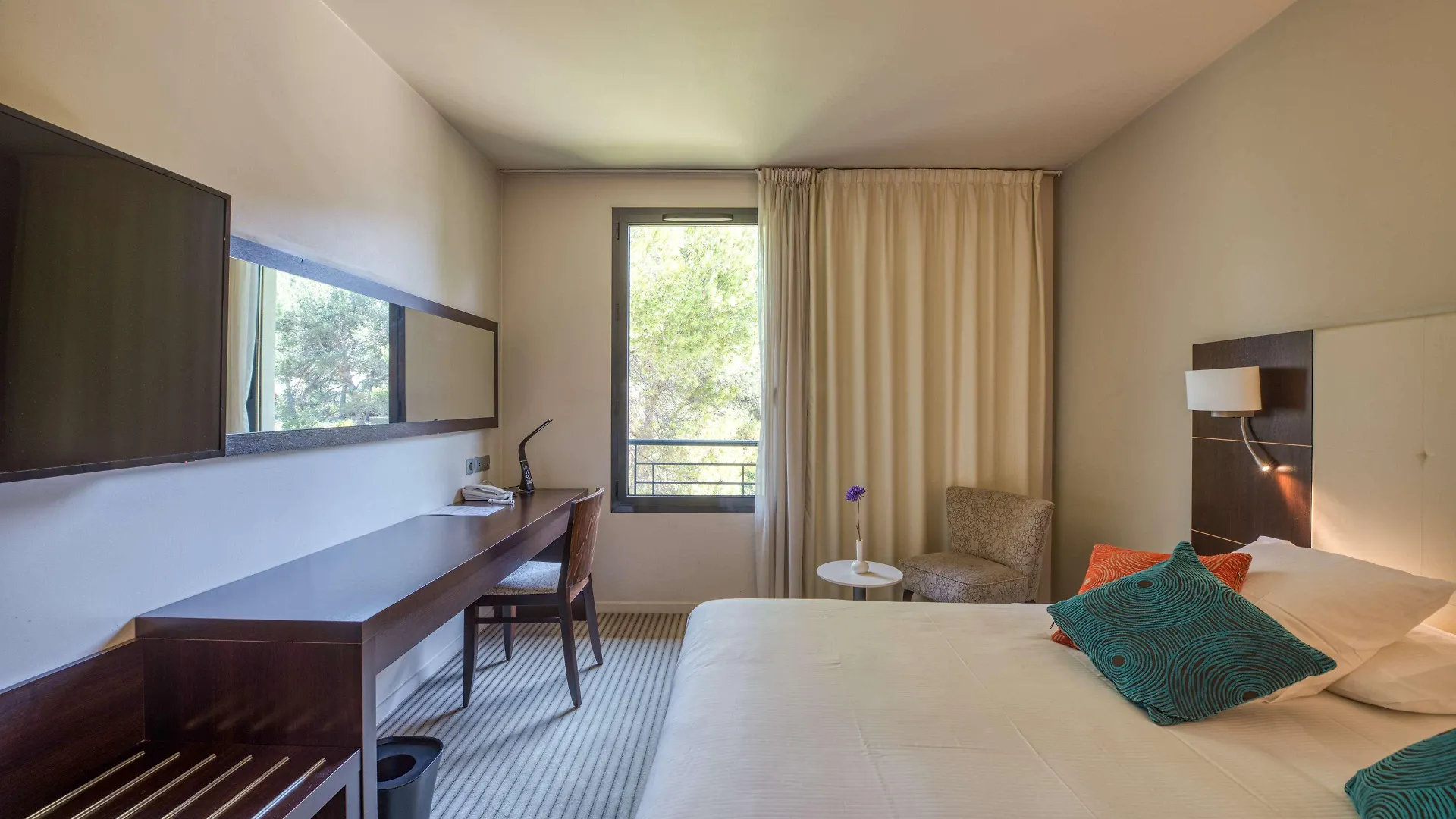 Mercure Aix-En-Provence La Duranne Gare Tgv Hotel