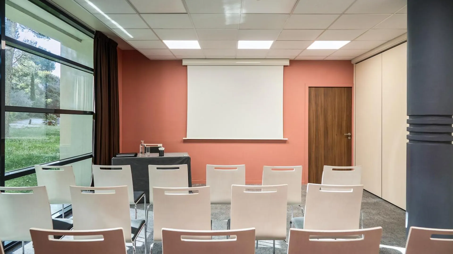 Mercure Aix-En-Provence La Duranne Gare Tgv 4*,  France
